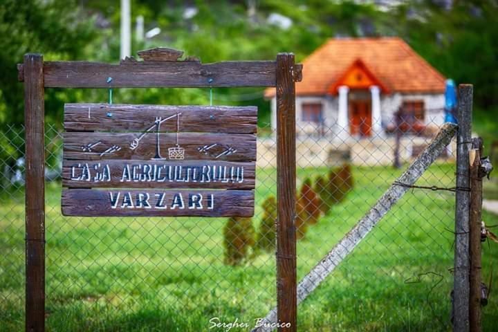 Casa Agricultorului Varzari Butuceny Buitenkant foto